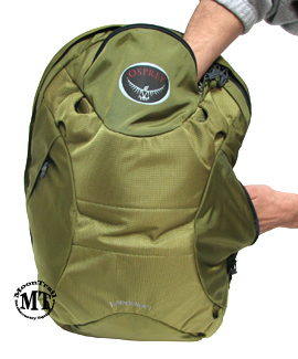 Osprey Meridian wheeled travel pack : outside panel pocket